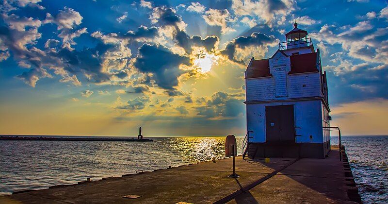 File:Kewaunee Lighthouse.JPG