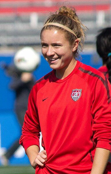 File:Kristen Mewis Training.jpg