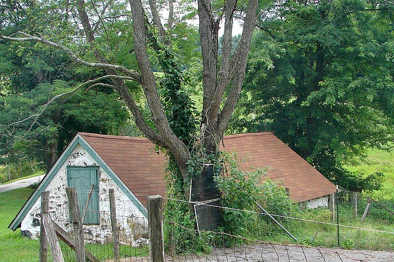 File:Kuerner Farm Springhouse.jpg