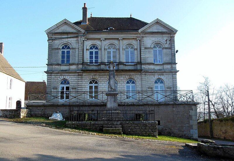 File:Mairie de Montmirey-le-Château.jpg