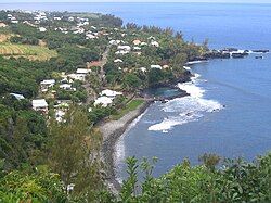 The village of Manapany. Note the natural basaltic rock pool at the center of the image.