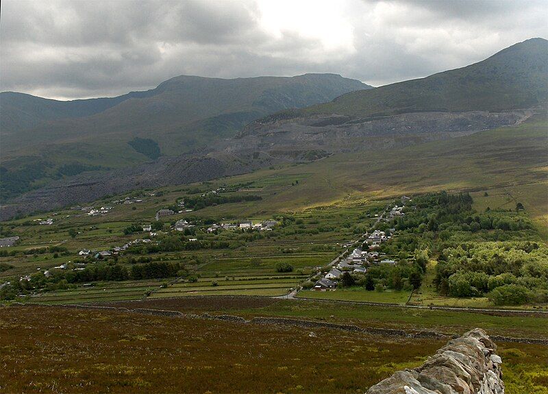 File:Mynydd Llandegai.jpg