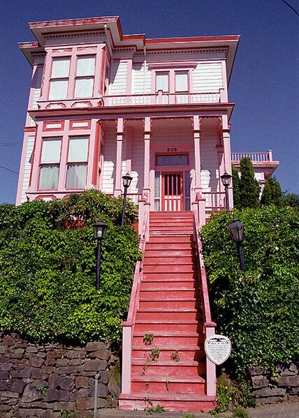 File:Pinkhouse (25100833).jpg