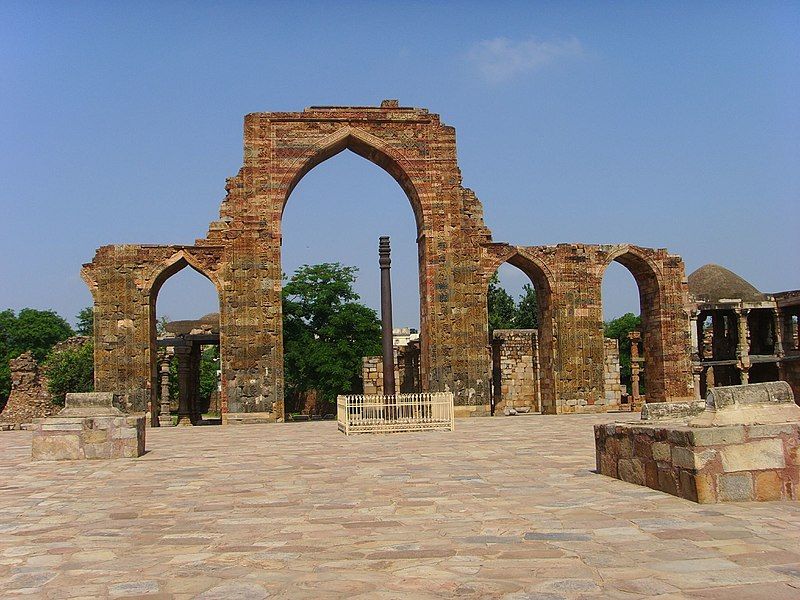 File:Quwwat-al-Islam Mosque, Delhi.jpg