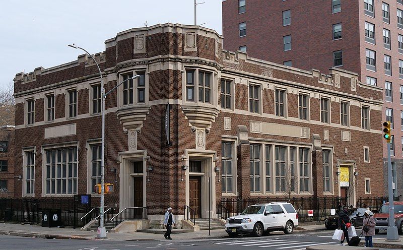 File:Stone Avenue Library.jpg