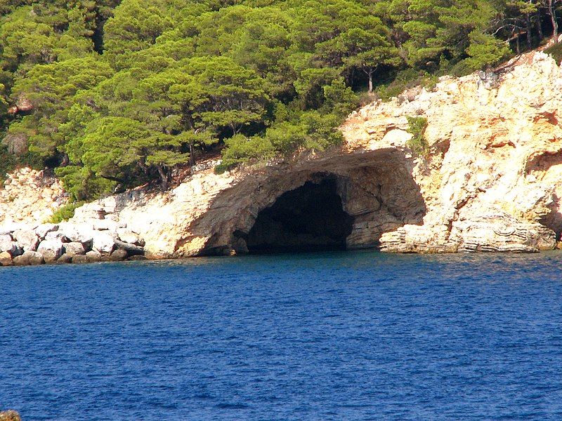 File:Alonisos-cave-0a.jpg