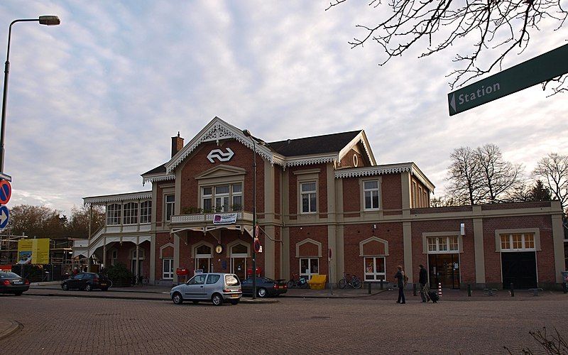 File:Baarn train station.jpg