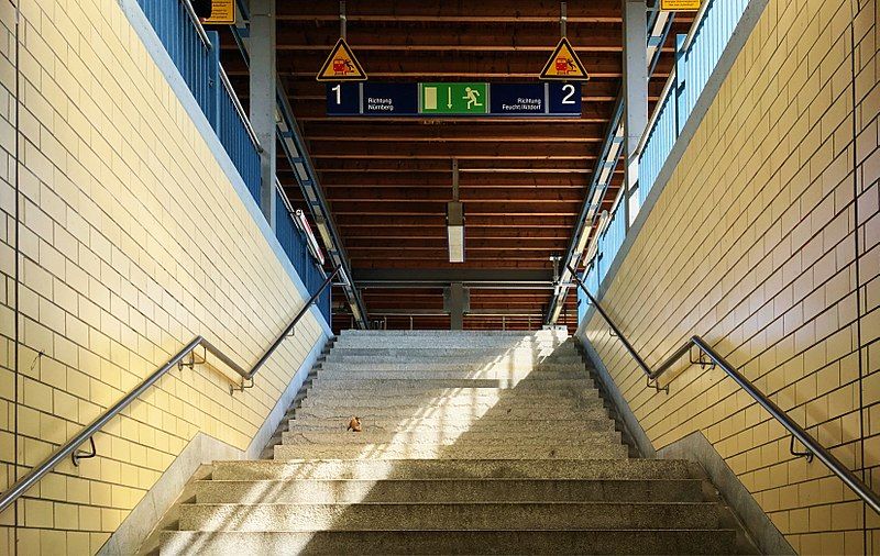 File:Bahnhof Frankenstadion 02.jpg