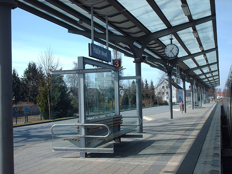 File:Bahnhof Halle (Westf).jpg