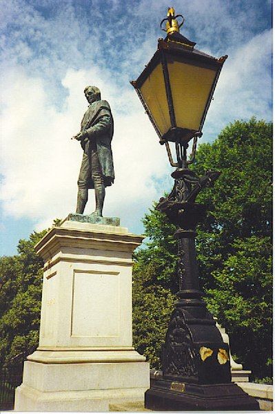 File:Burns Statue, Aberdeen.jpg