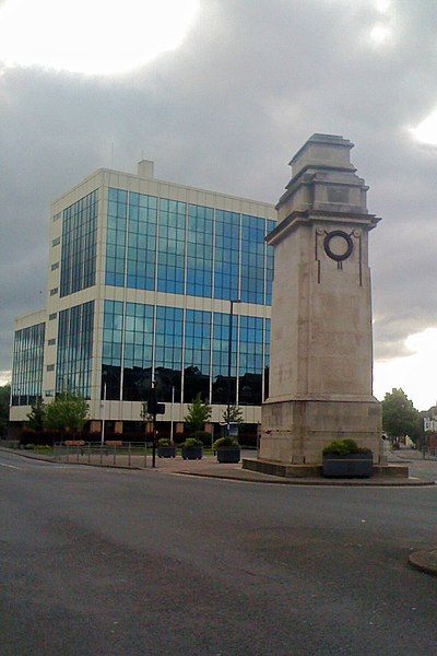 File:Cenotaph Newport.JPG