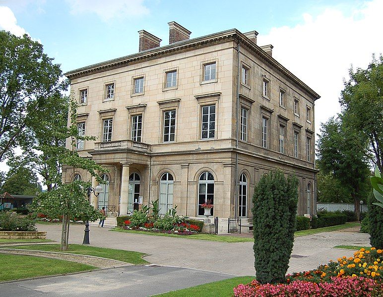 File:Chateau saint ouen.jpg