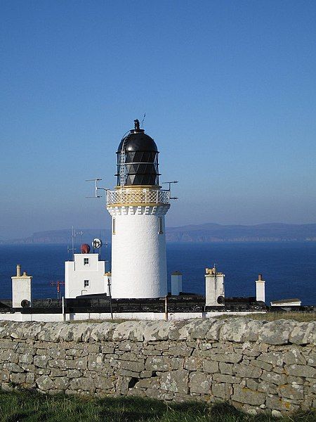 File:Dunnet Head Lighthouse.jpg