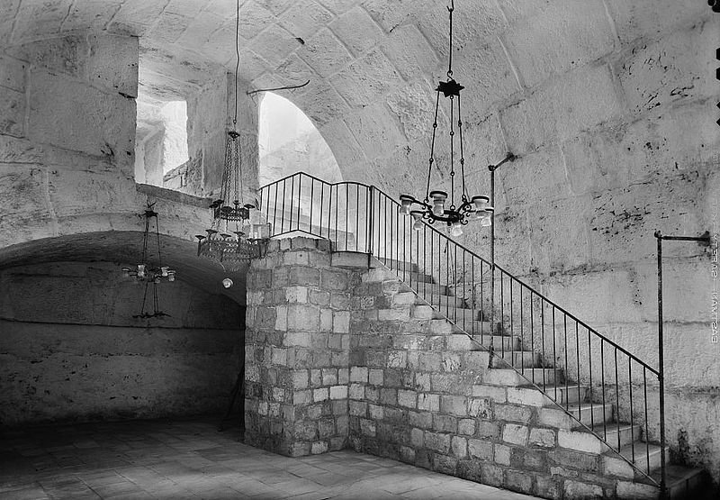 File:El Burak mosque.stairs.jpg