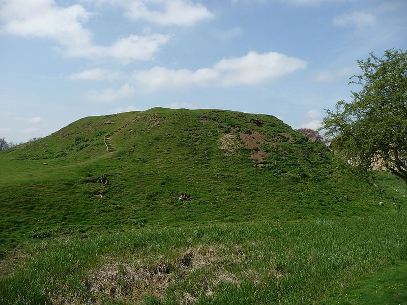 File:Fotheringhay motte, 2009.jpg