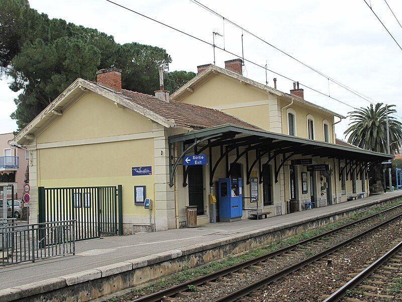 File:Gare de Menton-Garavan.jpg