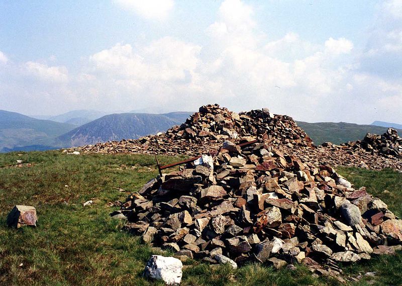 File:Grike summit cairns.jpg