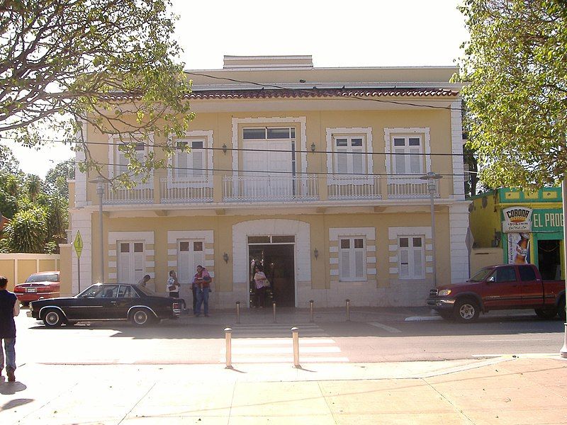 File:Guayanilla City Hall.JPG