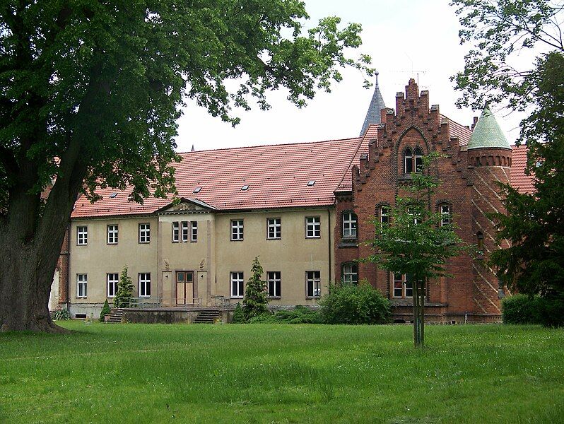 File:Jahnsfelde Schloss.jpg