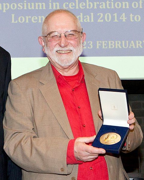 File:LorentzMedaille2014-cropped.jpg