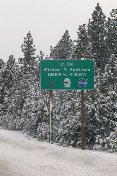 File:MPAndersonMemHwySign.jpg