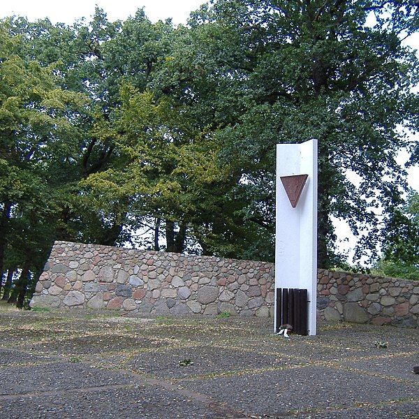 File:Mahnmal Poel.JPG