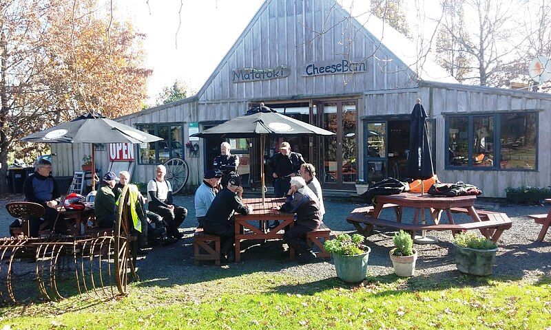 File:Matatoki Cheese Barn.jpg