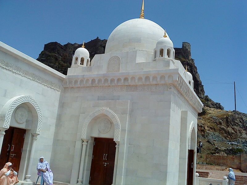 File:Mausoleum Syedna Idris,Yemen.jpg