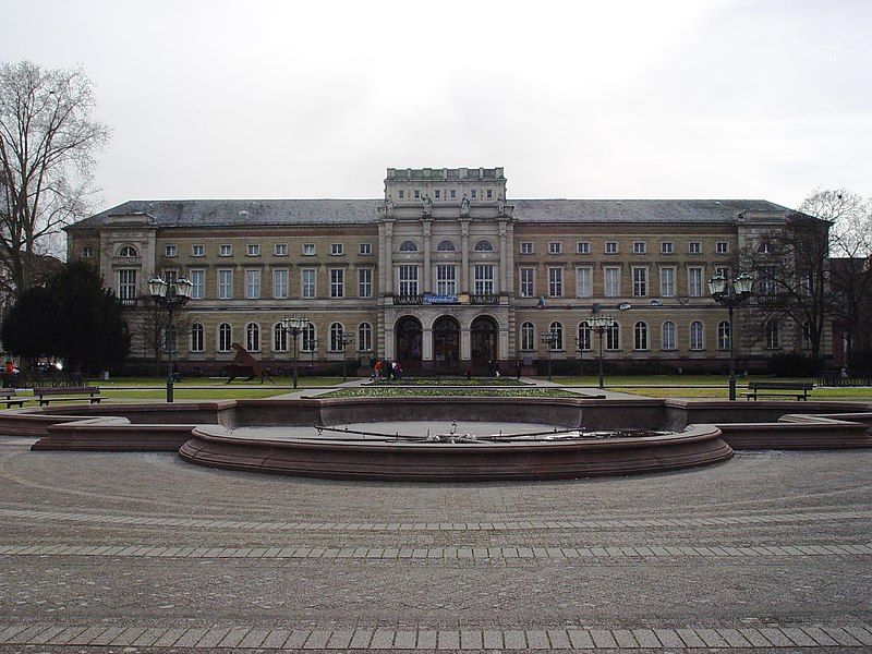 File:Naturkundemuseum Karlsruhe HS.JPG