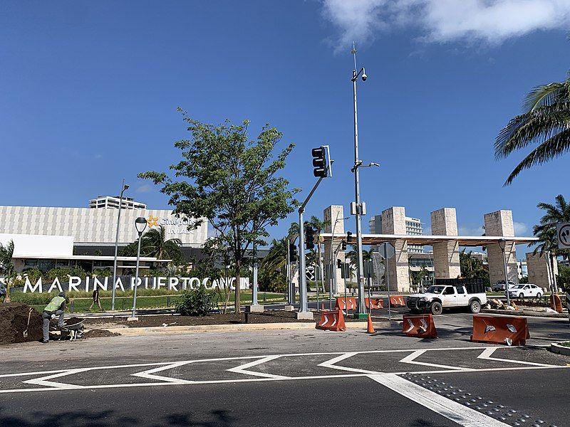 File:Puerto Cancún entrance.jpg