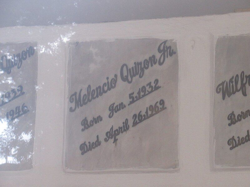 File:Quizon Family Graves2.jpg