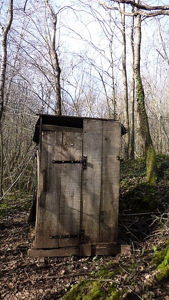 File:Tannerrre-ferrier-dry toilets.JPG