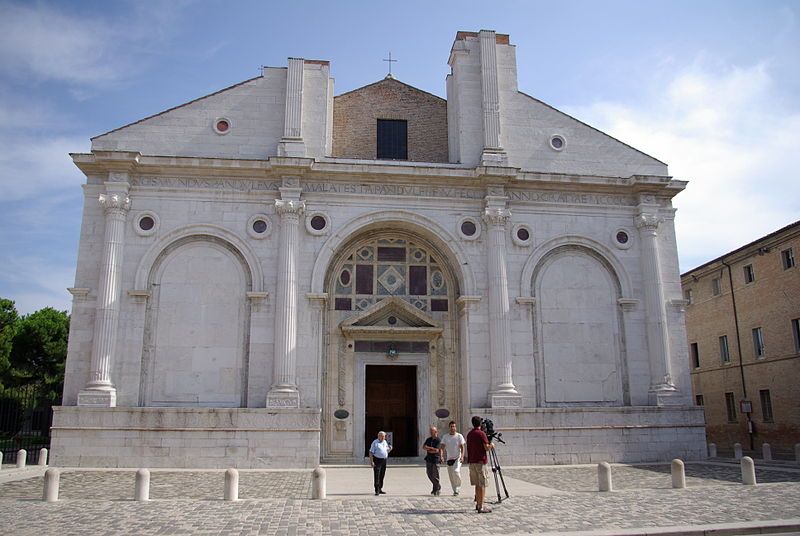 File:Tempio Malatestiano 3.JPG