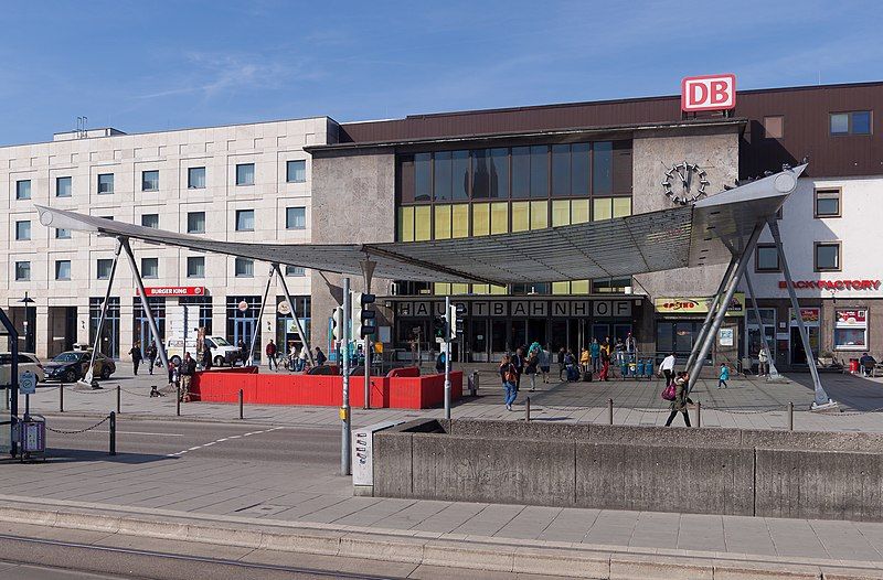 File:Ulm Hauptbahnhof Eingang.jpg