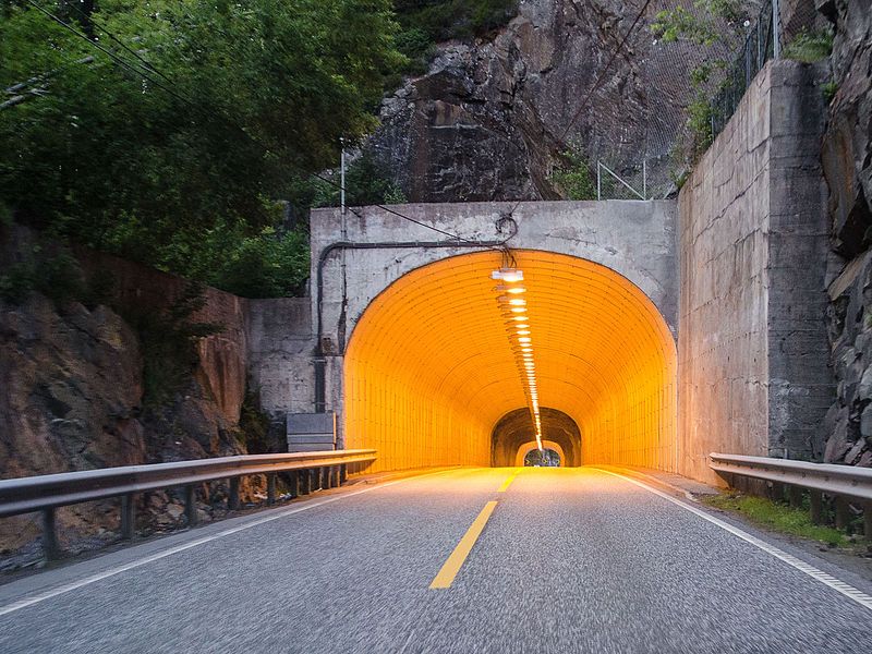 File:Østre Vallesverd tunnel01.jpg