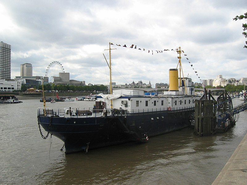 File:20040918-027-thames-ship.jpg