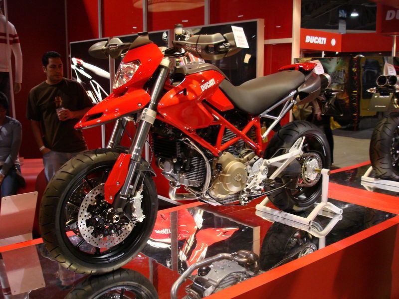 File:2007DucatiHyperMotard-001.jpg