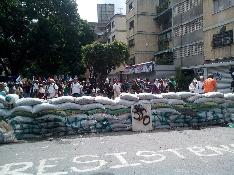 File:Barricada Caracas 2017.jpg