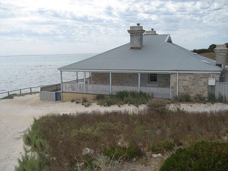 File:Bathurst lighthouse, Rottnest-2.jpg