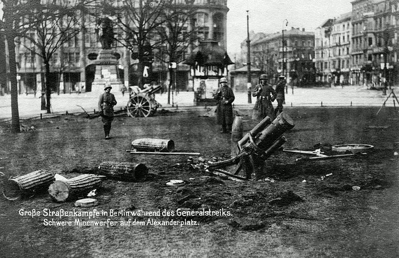 File:Berlin Straßenkämpfe.jpg