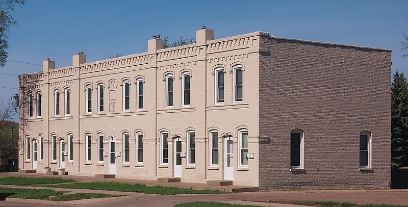 File:Chaska Tenement House.jpg