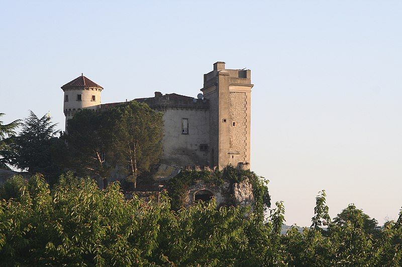 File:Chateau chateaubourg-1.jpg