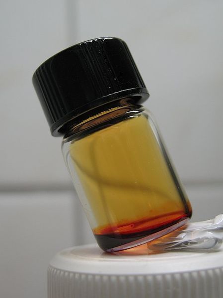 File:Chromyl chloride.jpg