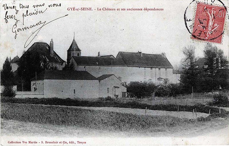 File:Gyé l'ancien château.jpg