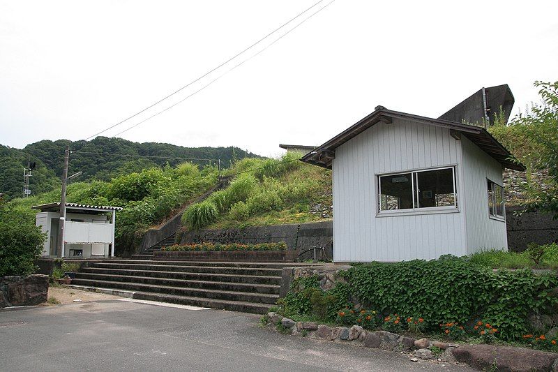 File:JRW iwami-tsuga sta.jpg