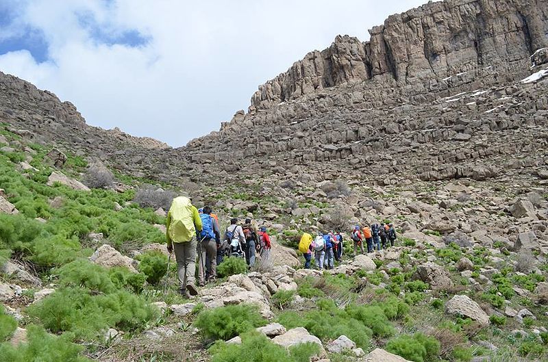 File:KurdistanMountainClimbing1.jpg