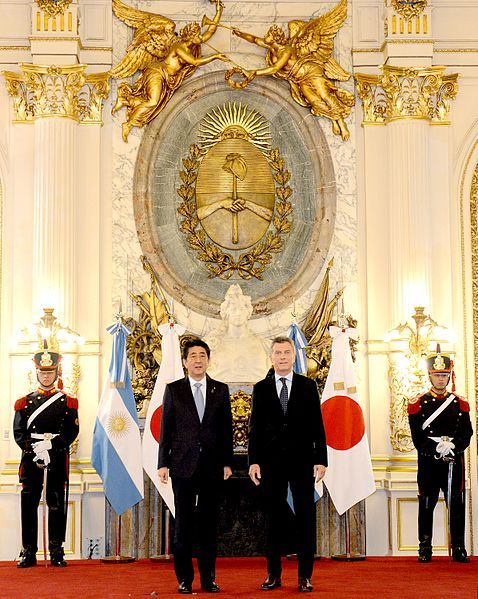 File:Macri & Abe.jpg