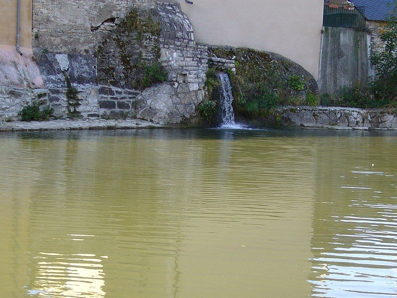 File:Mende-fontaine-lot.jpg