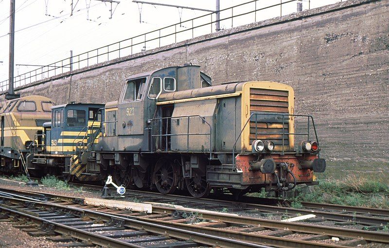 File:NMBS 9211 Rangeerlocomotief.jpg