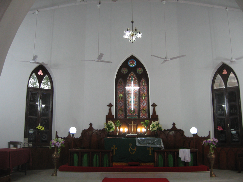 File:Narsapurlutheranchurchinsidealtar.png